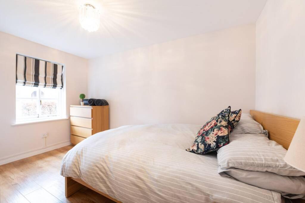 Burlington Place, Shrewsbury. 2 Bedroom, Private Parking, 5 Minutes From Town Exterior foto