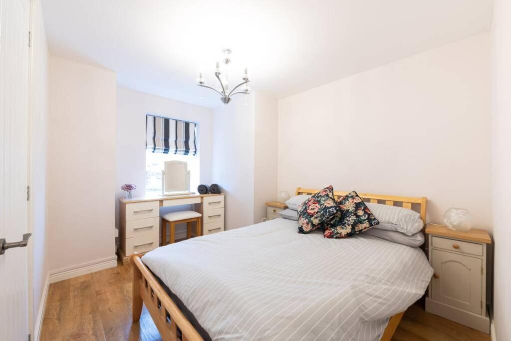 Burlington Place, Shrewsbury. 2 Bedroom, Private Parking, 5 Minutes From Town Exterior foto
